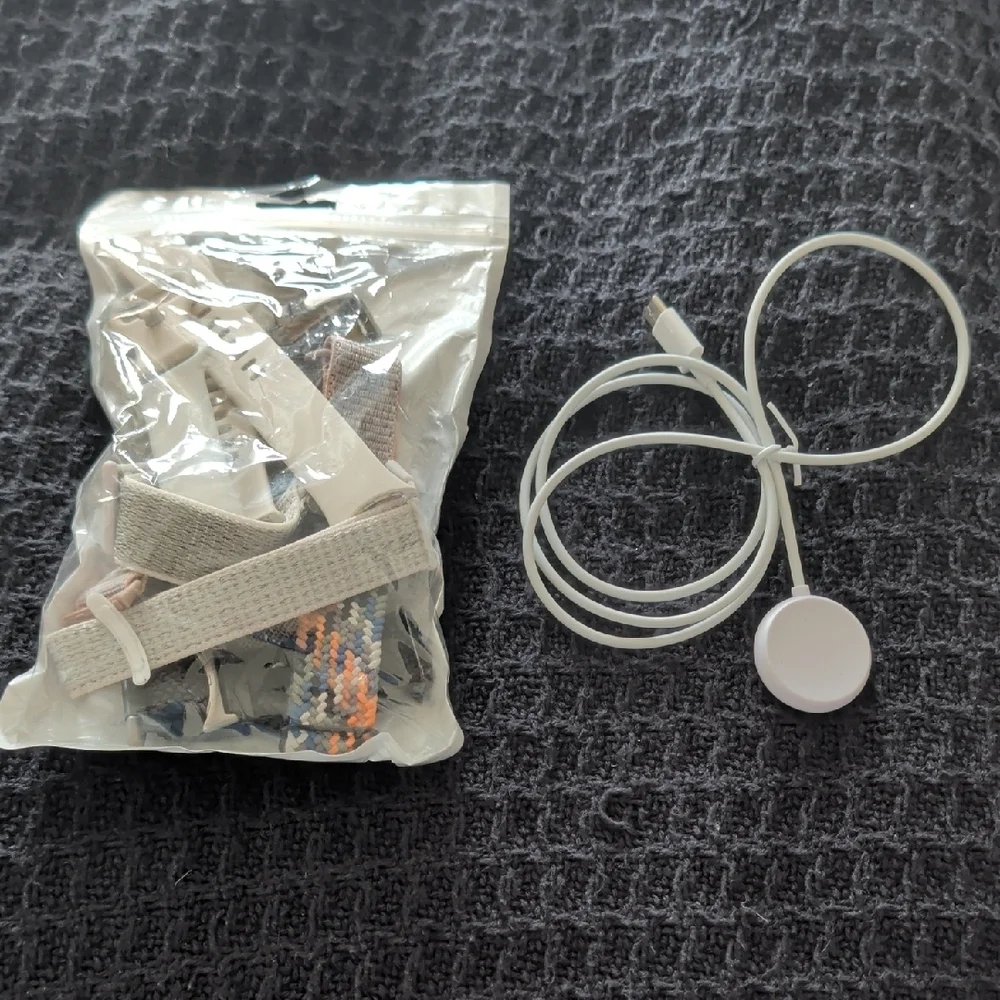 Google Pixel Watch-Polished Silver Case/Chalk Active Band-Excellent Condition